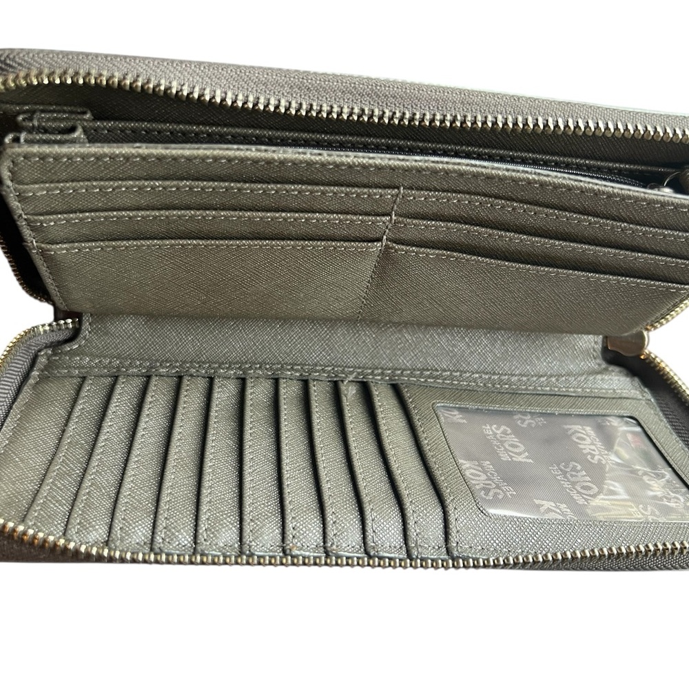 Michael Kors continental wallet, wristlet. Like NEW! - Picture 4 of 11